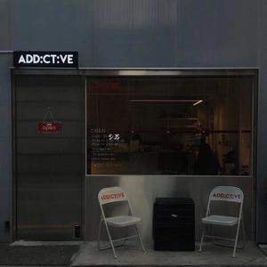 国产精品人与拘
